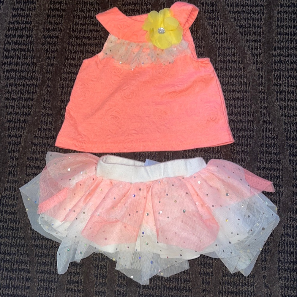 3-6 months baby girl outfit. Coral color.